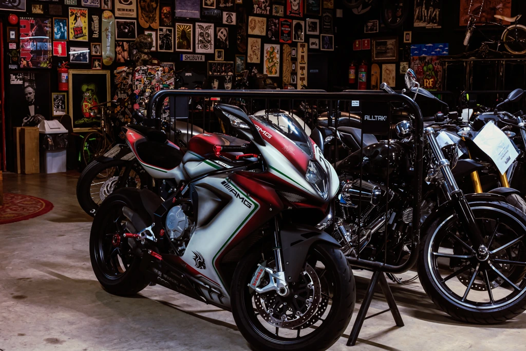 motos_na_garagem